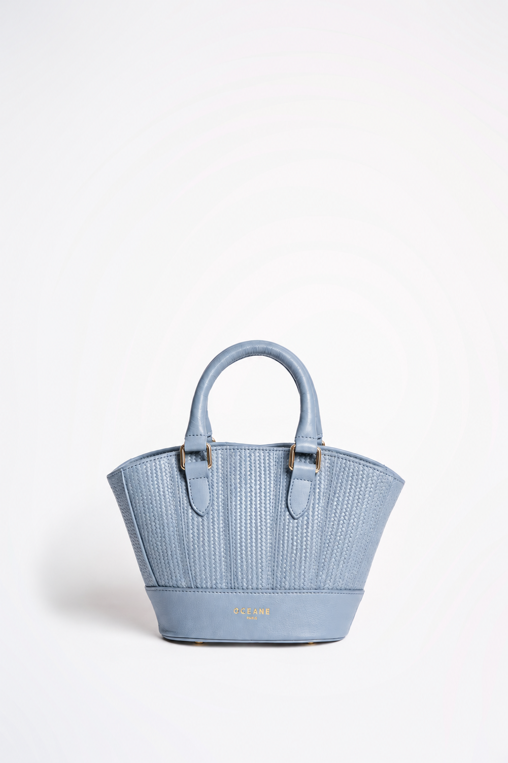 Jade Bag azzurra di Oceane Paris, vista frontale con due manici e lavorazione intrecciata.